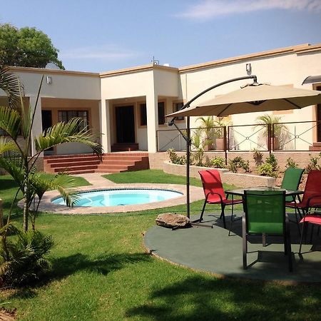 Amigos Bed & Breakfast - No Loadshedding Mbombela ภายนอก รูปภาพ
