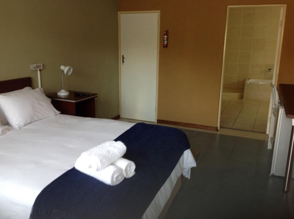 Amigos Bed & Breakfast - No Loadshedding Mbombela ห้อง รูปภาพ