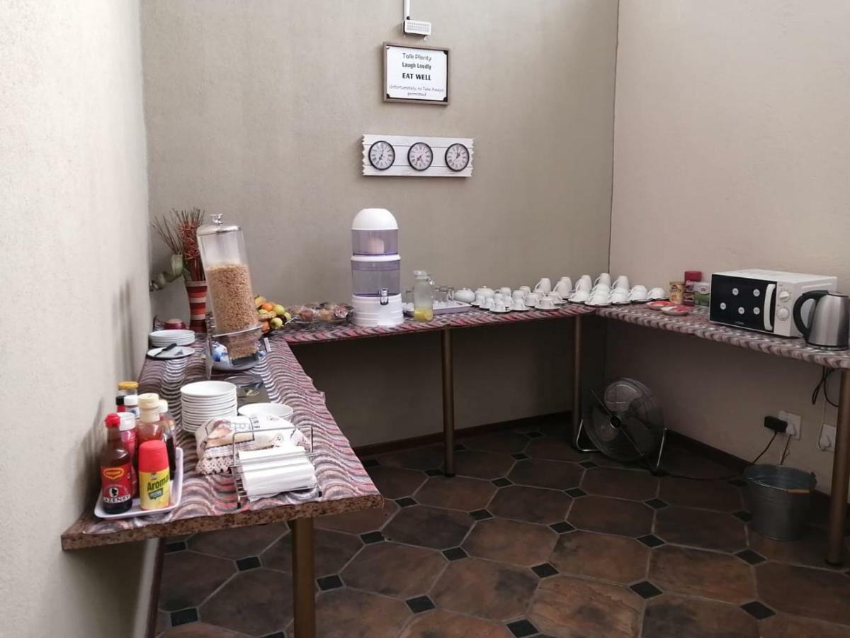 Amigos Bed & Breakfast - No Loadshedding Mbombela ภายนอก รูปภาพ